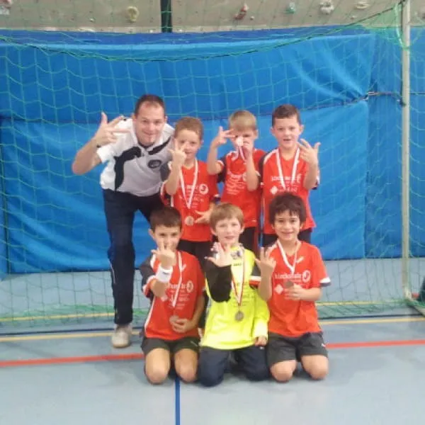 U8-toller-3.-Platz-beim-Hallenturnier-in-Langkampfen