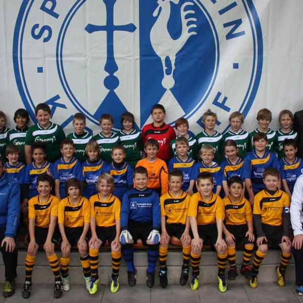 NW-Kickertalente-des-SV-Kirchdorf-mit-neuen-Spielerdressen